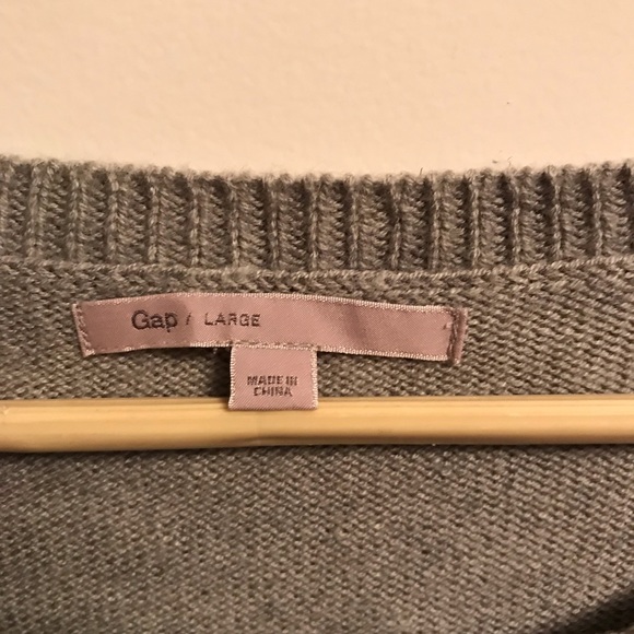 Gap wool blend sweater with button shoulder accent - Picture 2 of 4